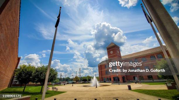 judicial center - somerset, ky - kentucky road stock pictures, royalty-free photos & images