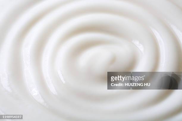 milky cream, yogurt swirl surface, backgrounds - couleur crème photos et images de collection