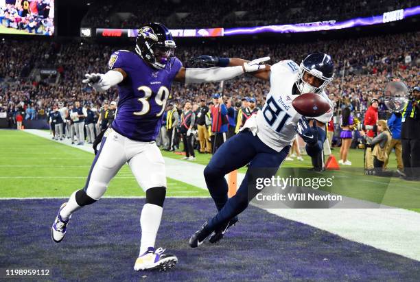 Jonnu Smith of the Tennessee Titans catches a touchdown over Brandon Carr of the Baltimore Ravens in the first quarter of the AFC Divisional Playoff...