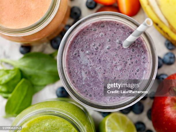 obst-smoothies - mango juice stock-fotos und bilder