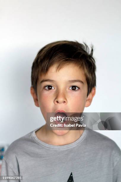 surprised boy with open mouth - scared boy imagens e fotografias de stock