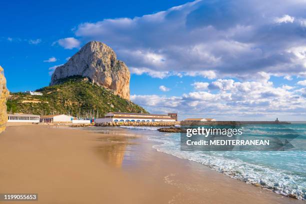 calpe calp cantal roig strand van alicante - alicante stockfoto's en -beelden