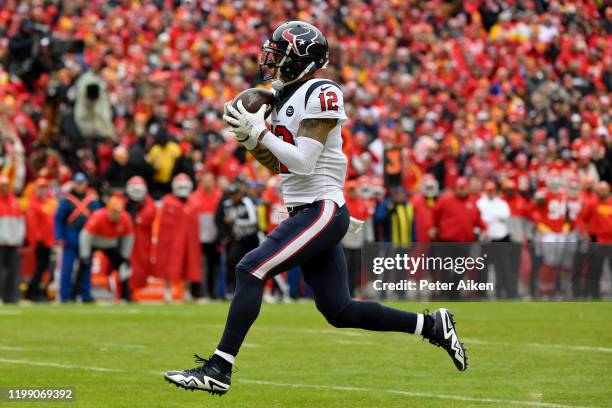 Kenny Stills of the Houston Texans catches a deep pass for a touchdown in the first quarter of the AFC Divisional playoff game against the Kansas...