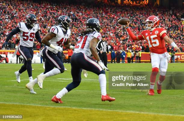 Quarterback Patrick Mahomes of the Kansas City Chiefs flips a pass to Travis Kelce a over the defense of the Houston Texans in the second quarter of...