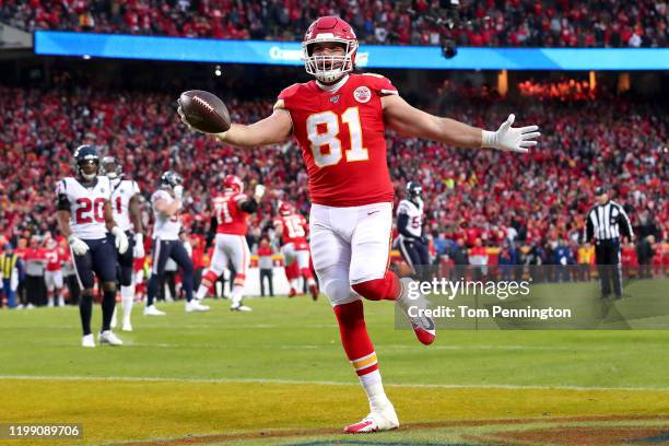 Blake Bell of the Kansas City Chiefs celebrates his eight yard touchdown reception against the Houston Texans during the fourth quarter in the AFC...