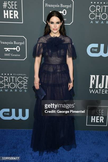 Emily Hampshire attends the 25th Annual Critics' Choice Awards held at Barker Hangar on January 12, 2020 in Santa Monica, California.