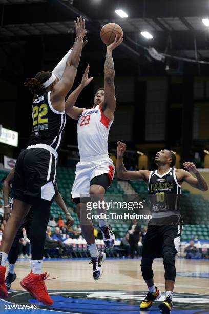 Desi Rodriguez of the Agua Caliente Clippers shoots against Chad Brown of the Texas Legends and Jahmal McMurray of the Texas Legends during the...