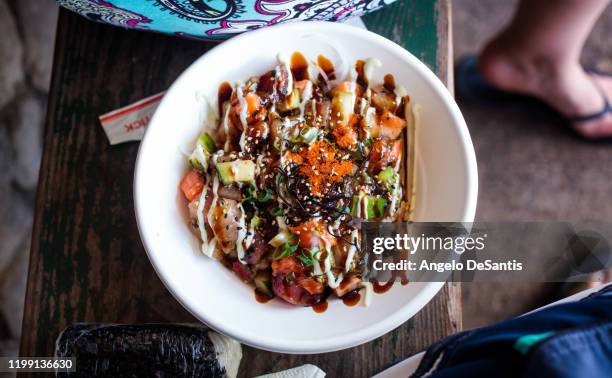 bowl of poke - yellowfin tuna - fotografias e filmes do acervo