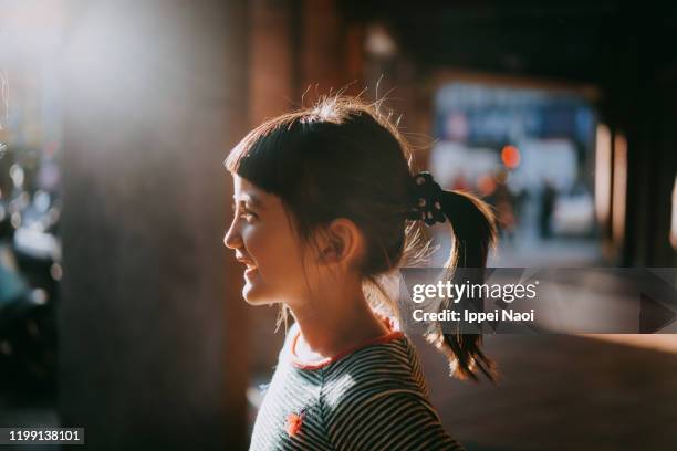 profile view of cute little eurasian girl with sunlight - center street elementary - fotografias e filmes do acervo