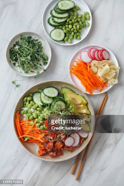 lax poke skålar - salad bowl bildbanksfoton och bilder