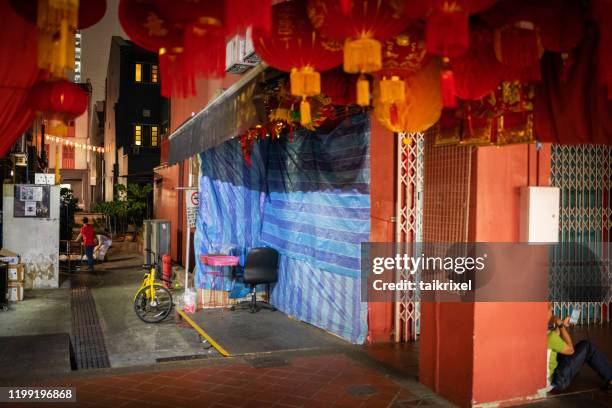 side street behind shops, singapore - singapore alley stock pictures, royalty-free photos & images
