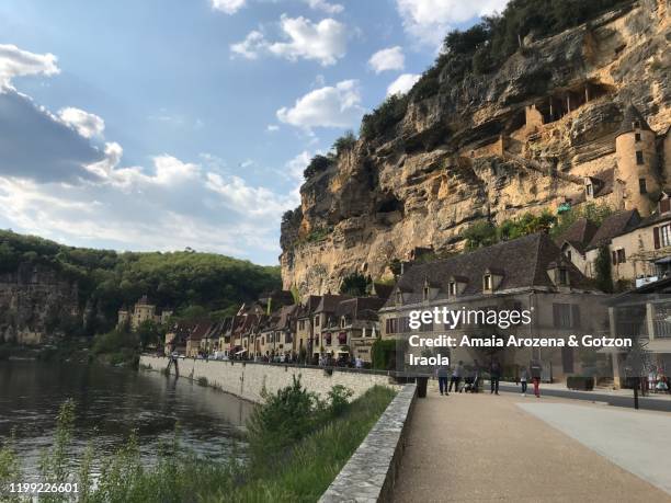 la roque-gageac. dordogne. france. - dordogne river stock pictures, royalty-free photos & images