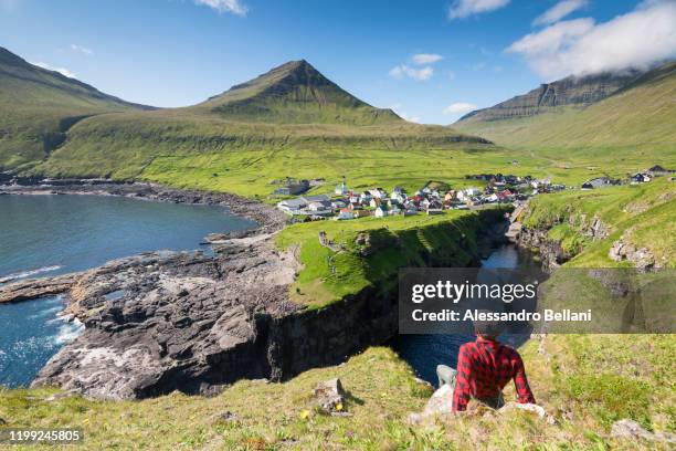 the hiker in front of gjogv, faroe islands - färöer stock-fotos und bilder