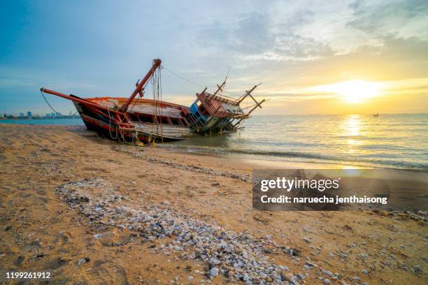 an old shipwreck boat abandoned stand on beach. shipwreck in kratinglay beach chonburi thailand - ship wreck stock pictures, royalty-free photos & images