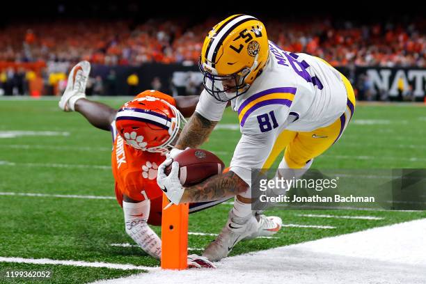 Thaddeus Moss of the LSU Tigers scores a touchdown against the Clemson Tigers during the third quarter in the College Football Playoff National...