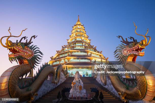 wat huay pla kang the temple in chinese style located in chiangrai the northern province of thailand. - wat imagens e fotografias de stock