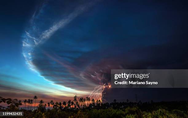taal volcano eruption, january 12, 2020 - volcano smoke stock pictures, royalty-free photos & images