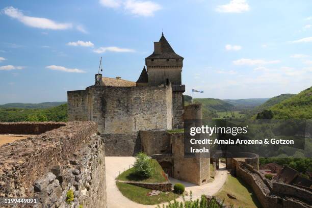 castle of castelnaud la chapelle. dordogne. france. - forteresse photos et images de collection