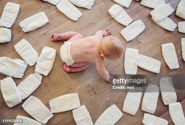 baby and diapers - attrezzatura per neonato foto e immagini stock