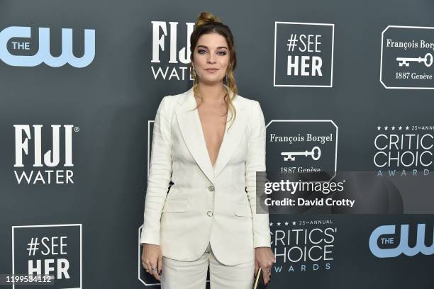 Annie Murphy during the arrivals for the 25th Annual Critics' Choice Awards at Barker Hangar on January 12, 2020 in Santa Monica, CA.