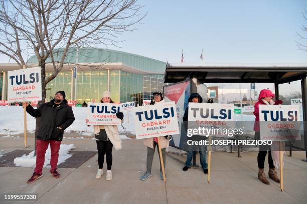 Tulsi Math B Rally 745 Hawaii Tulsi Gabbard Stock Photos, High-Res Pictures, and Images ...