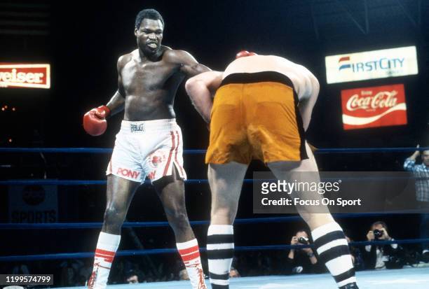 Larry Holmes and Randall Cobb fights for the WBC and Ring heavyweight tittle on November 26, 1982 at the Astrodome in Houston, Texas. Holmes won the...
