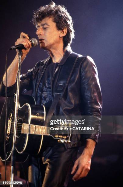 Alain Bashung en concert lors des Francofolies de La Rochelle en juillet 1995, France.