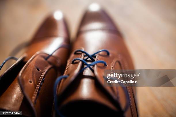 mode - chaussures en cuir - chaussures en cuir stock pictures, royalty-free photos & images