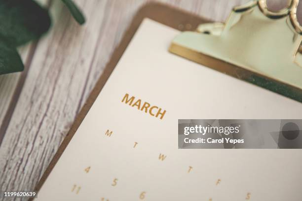 march calendar top view - marzo fotografías e imágenes de stock