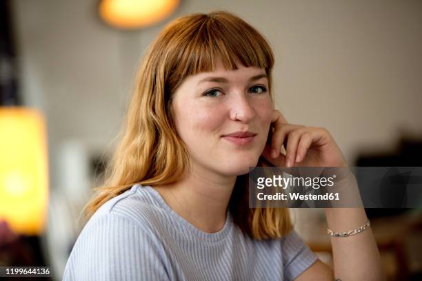portrait of strawberry blonde young woman with nose piercing - nose piercing - fotografias e filmes do acervo