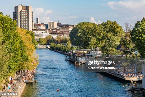 switzerland, canton of zurich, zurich, people relaxing along limmat river - people swim river stockfoto's en -beelden