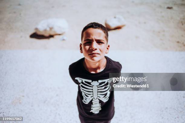 portrait of a boy in smara refugee camp, tindouf, algeria - african migrants in algeria stockfoto's en -beelden