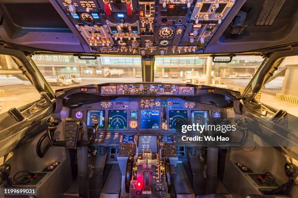 airplane cockpit at night - cockpit 個照片及圖片檔