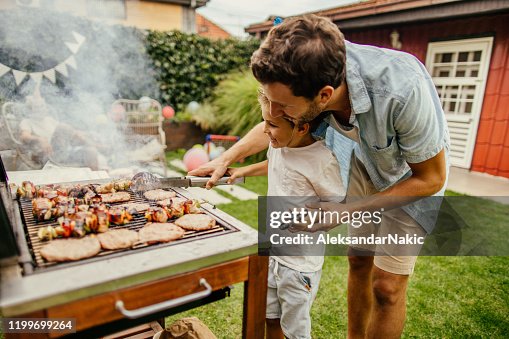 Grillen Von Fleisch mit meinem Vater Grillen Von Fleisch mit meinem Vater