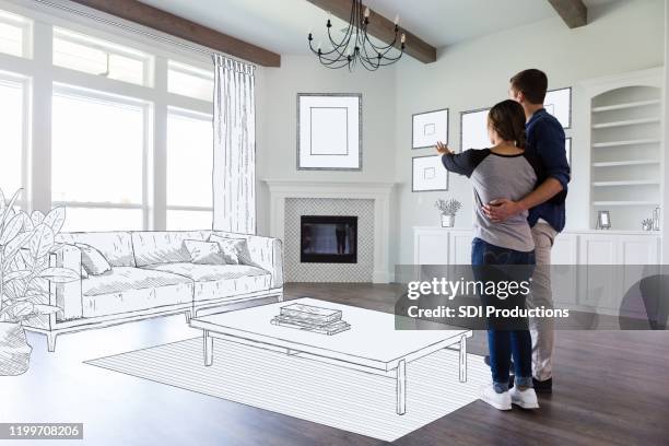 pareja sueño en su nuevo hogar - casa en exposición fotografías e imágenes de stock