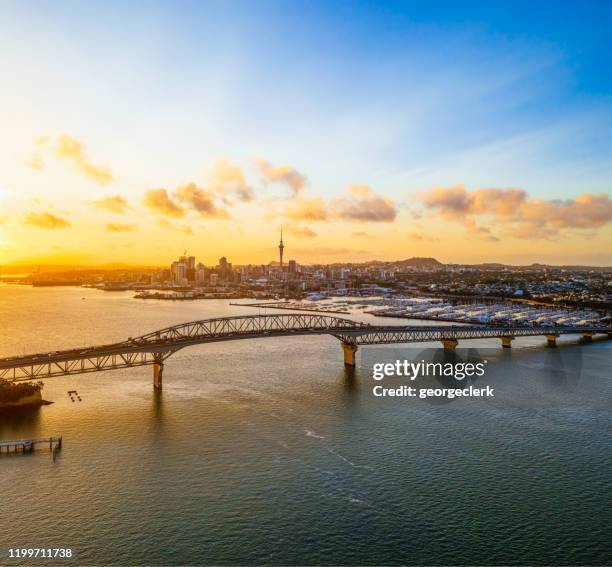 auckland i gryningen - auckland sky tower bildbanksfoton och bilder