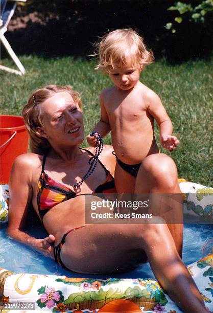 young mother with daughter in inflatable pool - gelderland bildbanksfoton och bilder