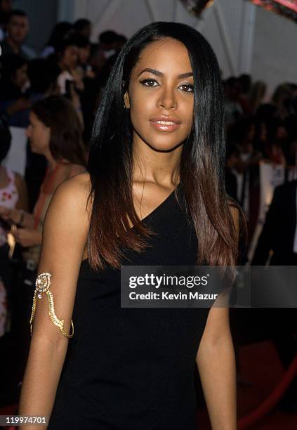 Aaliyah attends the 2000 MTV Movie Awards at Sony Studios on June 3, 2000 in Culver City, California.