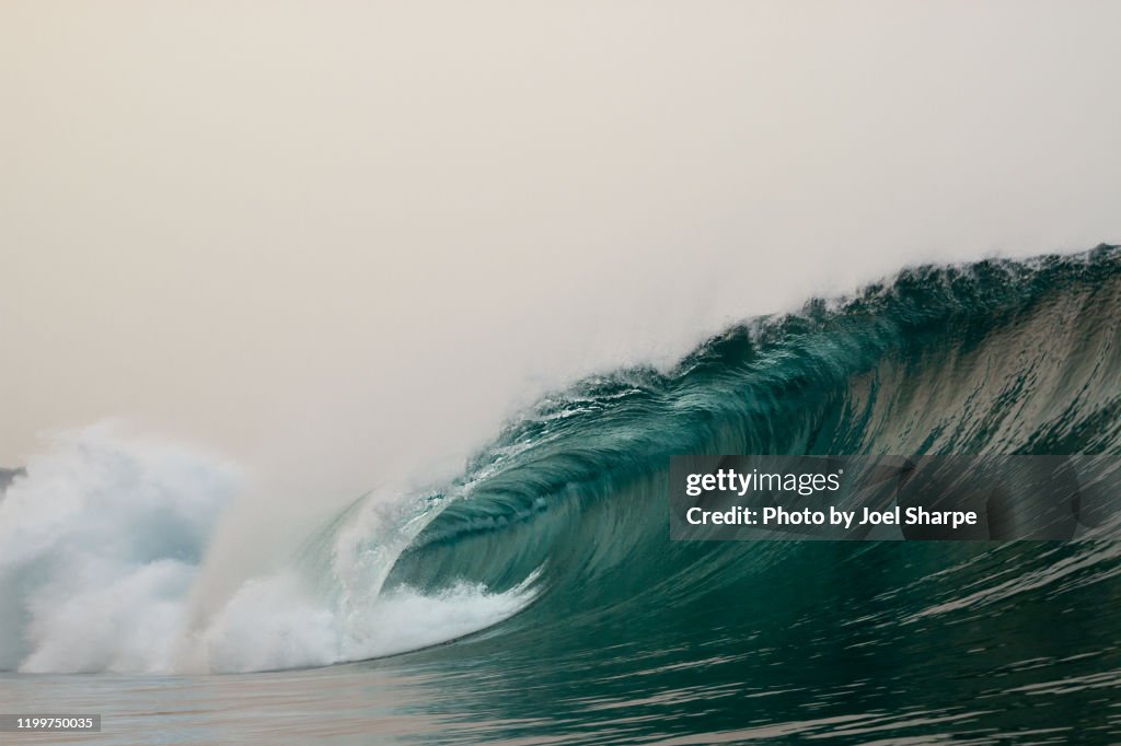 A barreling wave in the smoke of the Australian bushfires in 2020