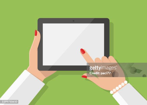 illustrations, cliparts, dessins animés et icônes de la main de la femme retenant une tablette et touche l'écran avec ses doigts - woman ipad