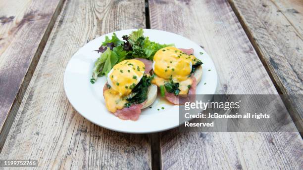 english brunch - eggs benedict stock pictures, royalty-free photos & images