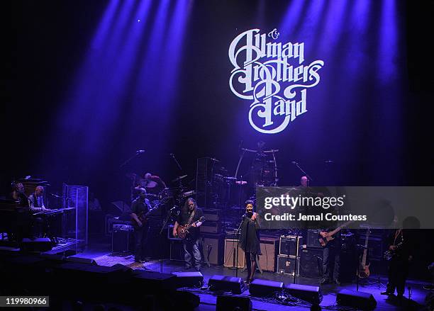 Singer Natalie Cole performs with the Allman Brothers at the Beacon Theatre on July 27, 2011 in New York City.