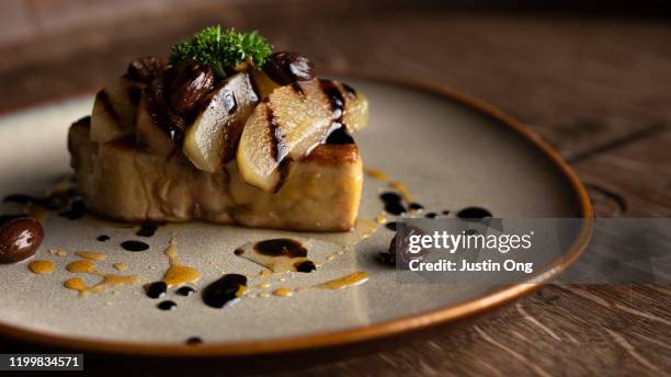 foie gras with fruits french food - franse gerechten stockfoto's en -beelden