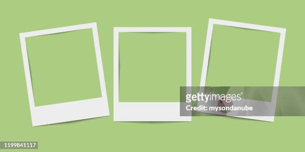 stockillustraties, clipart, cartoons en iconen met vector realistische lege drie fotolijsten - polaroid