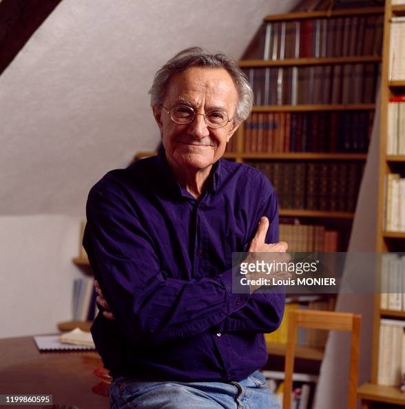 Company drawer Coalescence Portrait du philosophe Jean-François Lyotard chez lui en juin 1994,... News  Photo - Getty Images