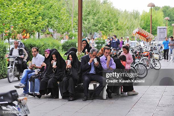 Esfahan Spring Chaharbagh Boulevard Photos and Premium High Res Pictures - Getty Images