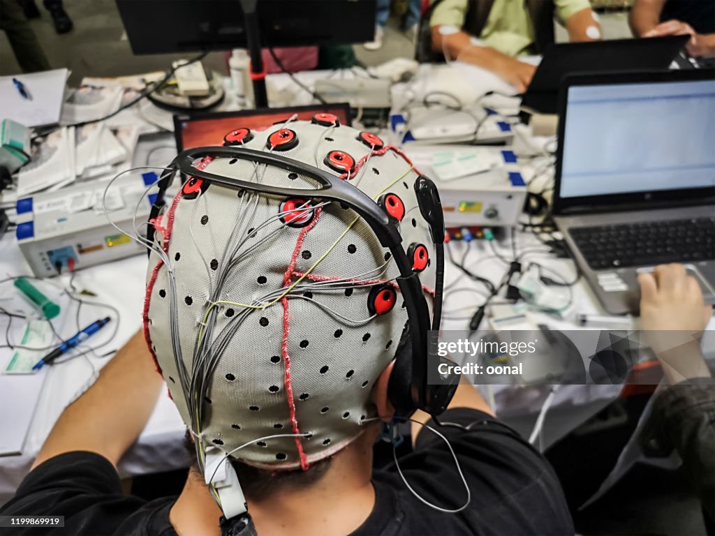 Apparecchiature di laboratorio di interfaccia per computer cerebrali