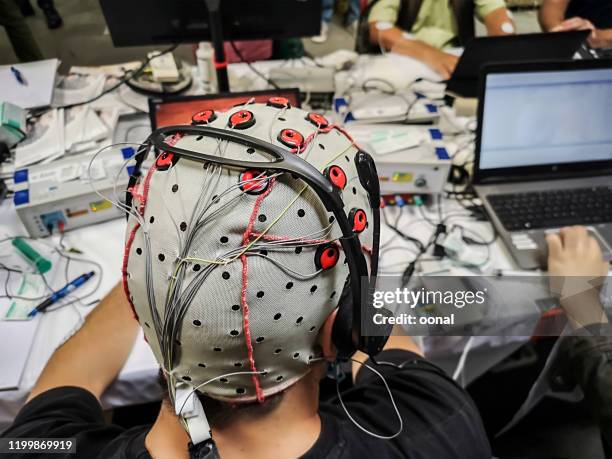 equipamentos de laboratório de interface de computador cerebral - eletródio - fotografias e filmes do acervo