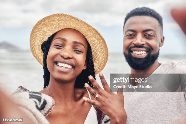 staremo insieme per sempre! - black women engagement rings foto e immagini stock