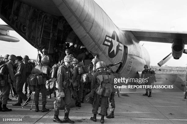 Arrivée des Marines de l'armée américaine sur la base de Biên Hòa le 11 mai 1965, Viêt Nam.